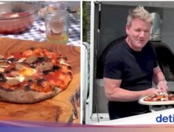 Diperjuangkan Tajam! Gordon Ramsay Bikin Pizza Bersama Topping Nyeleneh