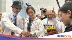 Ketika Olahragawan Palestina Disambut Sorak-sorai dan Hadiah Di Bandara Paris