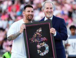 Momen Lionel Messi Terima Apresiasi Bersama Inter Miami Setelahnya Raih Trofi Hingga-45