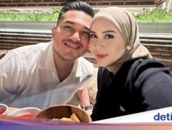 Pose Cantik Kesha Ratuliu Di Makan Di Pasar Modern hingga Restoran