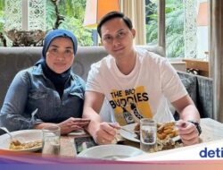 Ini Potret Muzdalifah Pada Makan Bareng Suami dan Jualan Camilan