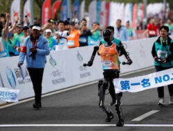 Mesin Otomatis Bergabung Didalam Manusia Untuk Lomba Maraton Di Beijing